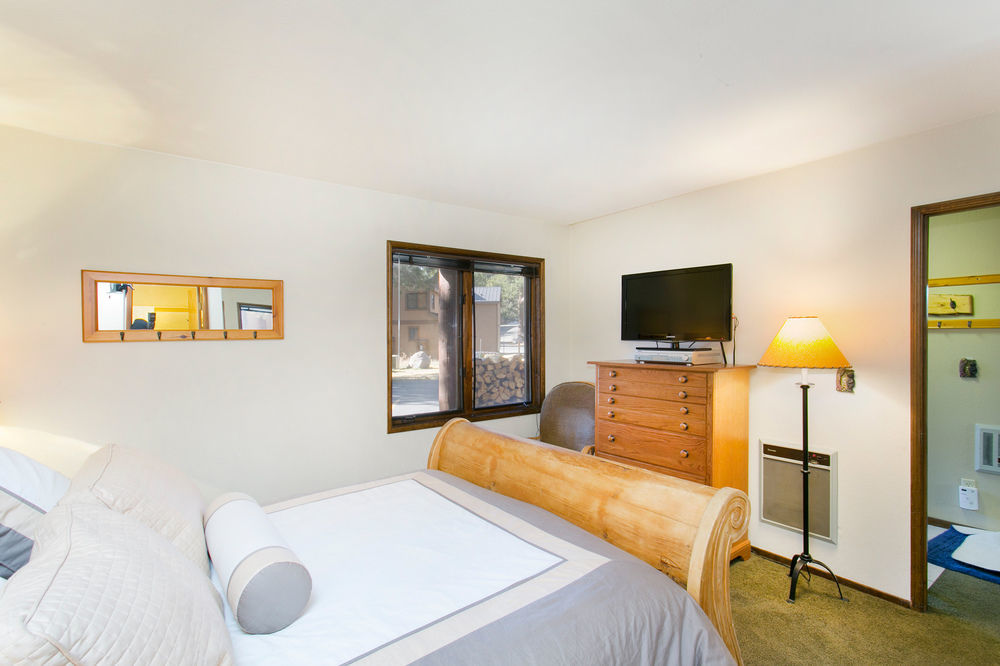 Hotel Mammoth Village By 101 Great Escapes Mammoth Lakes