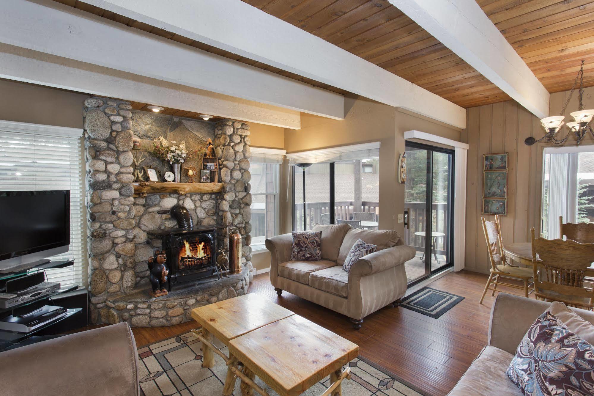 Hotel Mammoth Village By 101 Great Escapes Mammoth Lakes